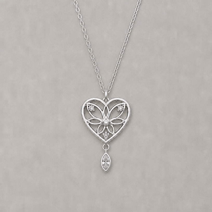 chaine attaché dans le milieu du coeur
edit the attached jewelry design with these instructions: chaine attaché dans le milieu du coeur. keep it photorealistic, just the design no text