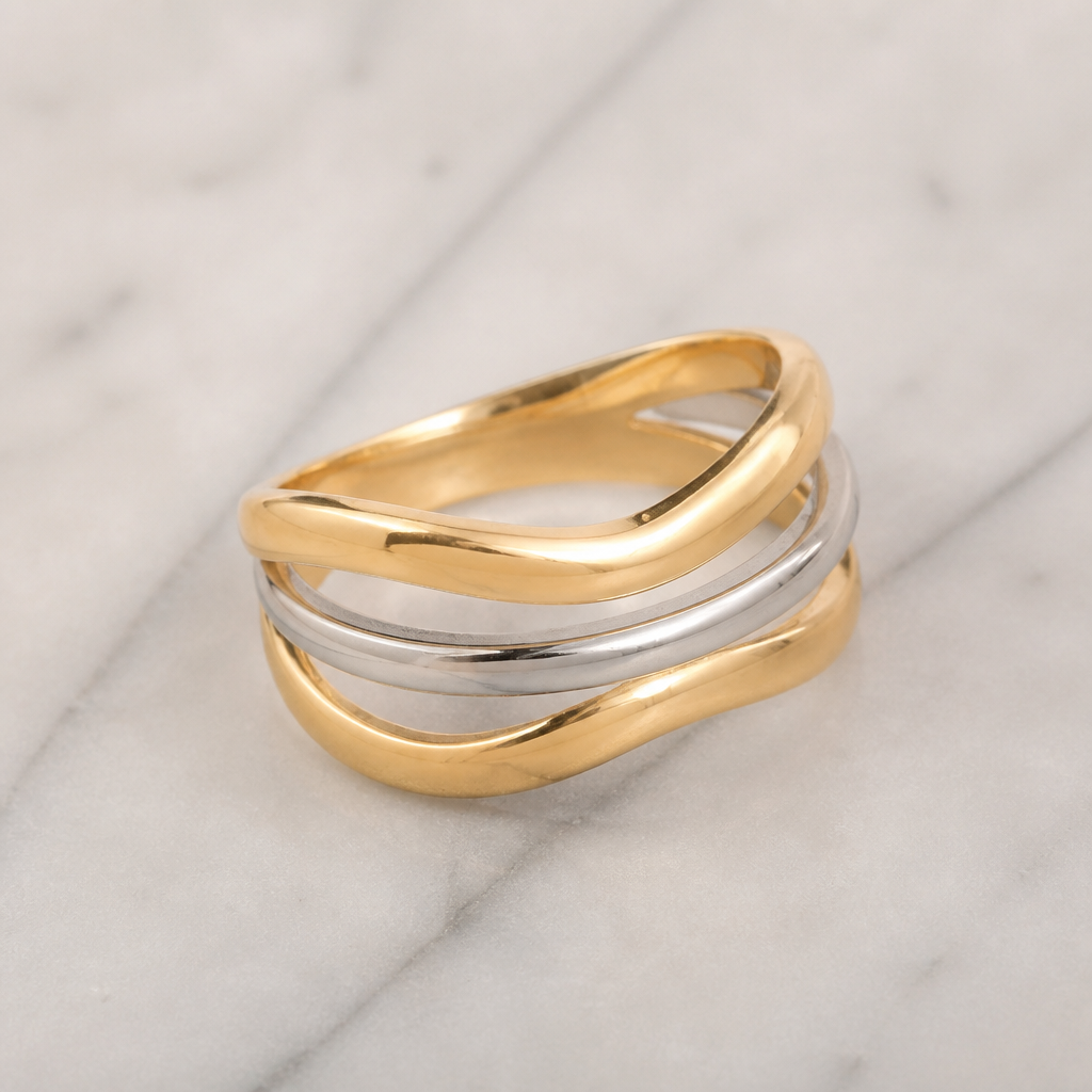 A women's ring. semi jóias banhadas a ouro 18 quilates e prata 925
photorealistic jewelry design, A women's ring. semi jóias banhadas a ouro 18 quilates e prata 925, modern style, just the design no text