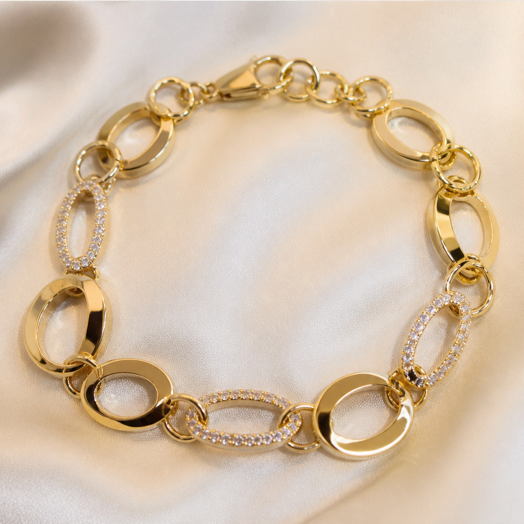 A modern women's bracelet made of gold. charger avec beaucoup de charme
photorealistic jewelry design, A modern women's bracelet made of gold. charger avec beaucoup de charme, modern style, just the design no text
