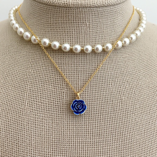 Blue roses necklace 