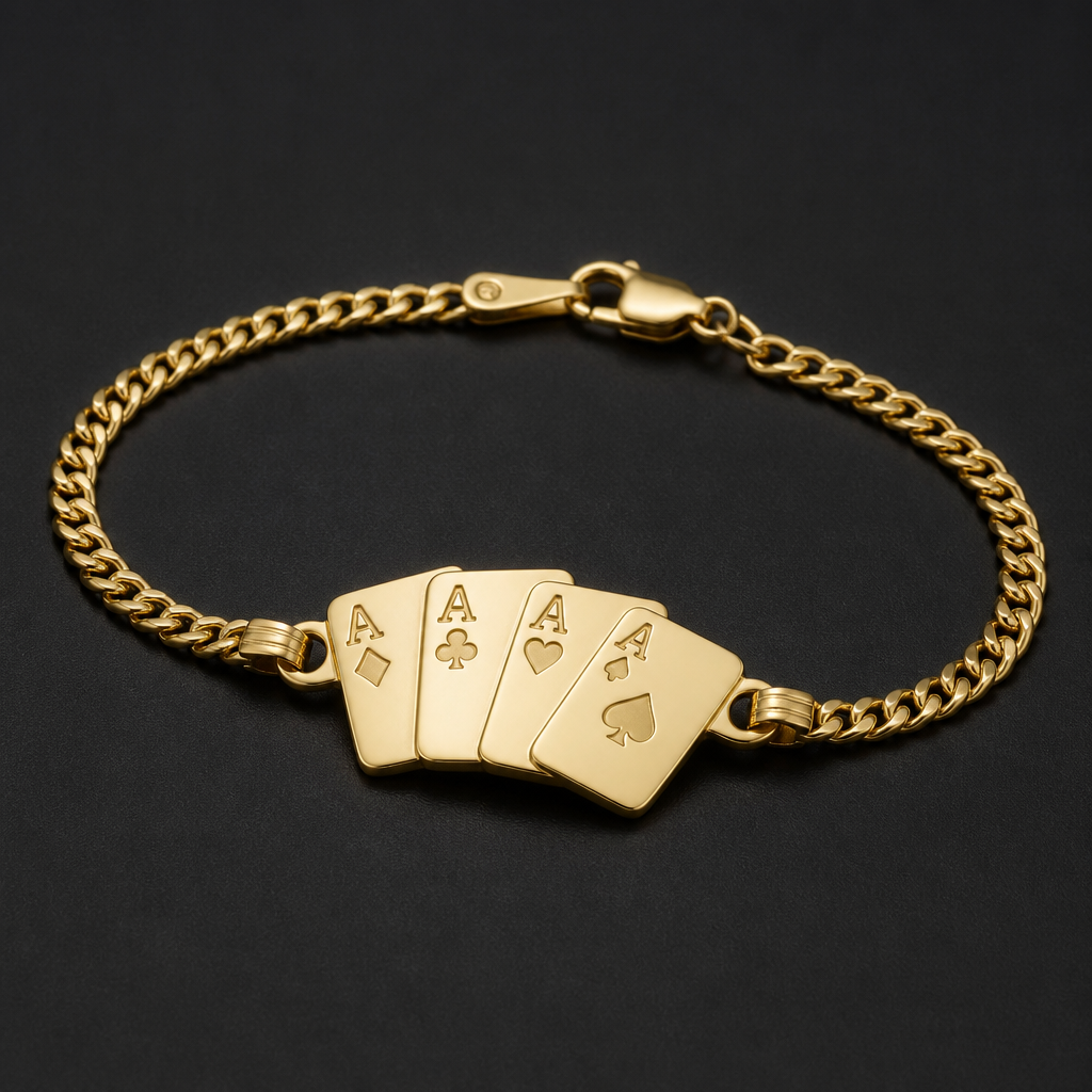 A classic women's bracelet made of gold. pulsera con placa de las cartas de 4 ases de poker con las A incluidas de cada carta