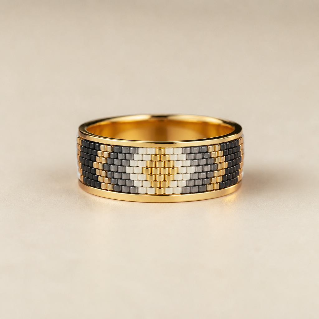 A women's ring. avec un tissage miyuki et or