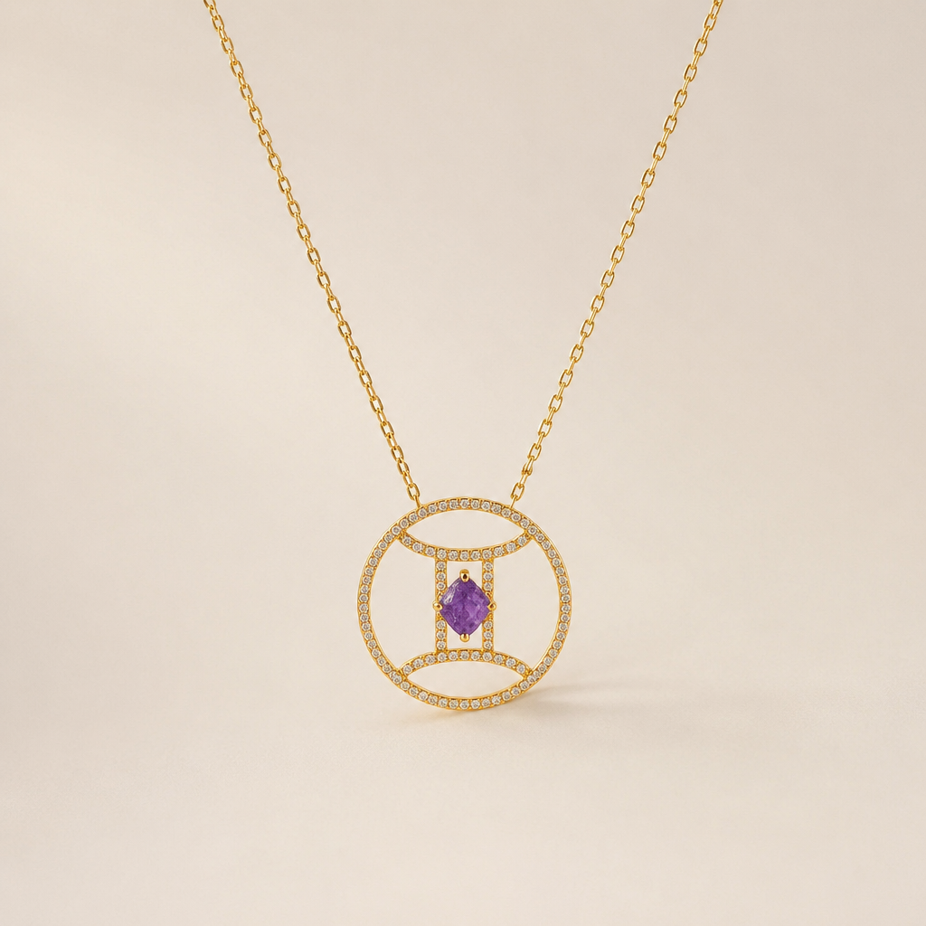 A minimalist women's necklace made of gold with amethyst stones suitable for daily wear. um colar com fio dourado, ouro, a joia em um circulo cheio de 0,02mm, cravado em si o signo gemeos contendo no seu centro um estilhaço de amethyst. um fio elegante, discreto, com um toque de charme e delicado
photorealistic jewelry design, A minimalist women's necklace made of gold with amethyst stones suitable for daily wear. um colar com fio dourado, ouro, a joia em um circulo cheio de 0,02mm, cravado em si o signo gemeos contendo no seu centro um estilhaço de amethyst. um fio elegante, discreto, com um toque de charme e delicado, minimalist style, just the design no text
