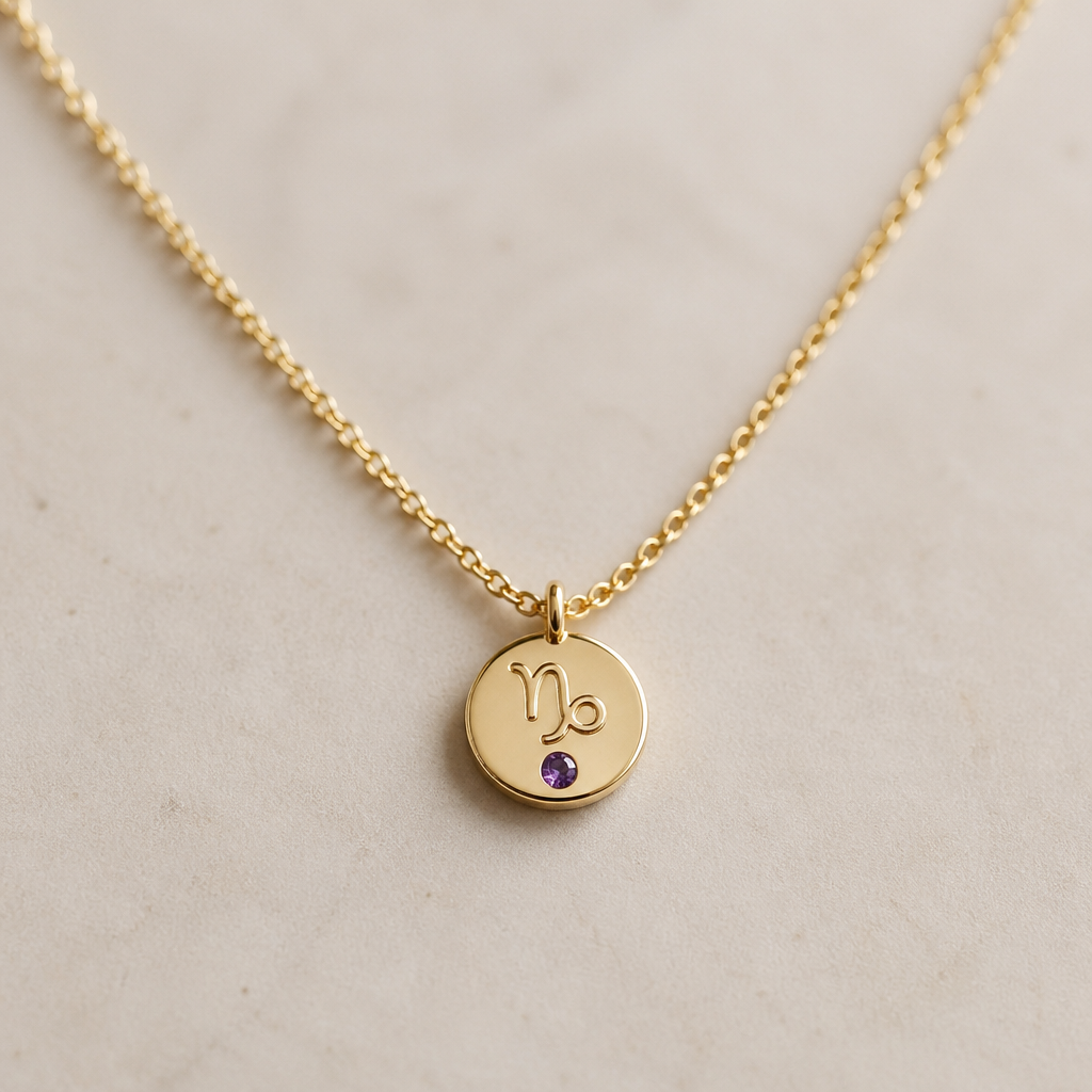 A minimalist women's necklace made of gold with amethyst stones suitable for daily wear. um colar com fio dourado, ouro, a joia em um circulo pequeno cheio , cravado em si o signo de capricórnio contendo no seu centro um estilhaço pequeno de amethyst. um fio elegante, discreto, com um toque de charme e delicado
photorealistic jewelry design, A minimalist women's necklace made of gold with amethyst stones suitable for daily wear. um colar com fio dourado, ouro, a joia em um circulo pequeno cheio , cravado em si o signo de capricórnio contendo no seu centro um estilhaço pequeno de amethyst. um fio elegante, discreto, com um toque de charme e delicado, minimalist style, just the design no text