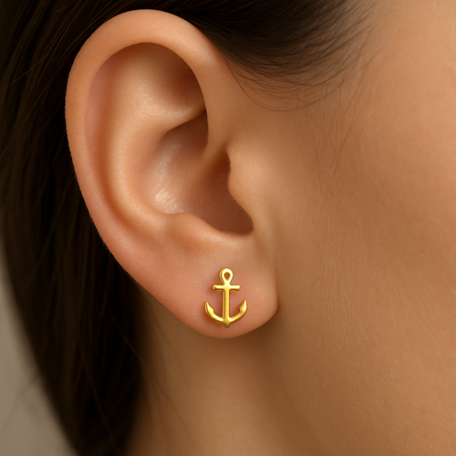 Piercing,oro gold, small for earring, shaped like a nautical anchor, modeled in an ear