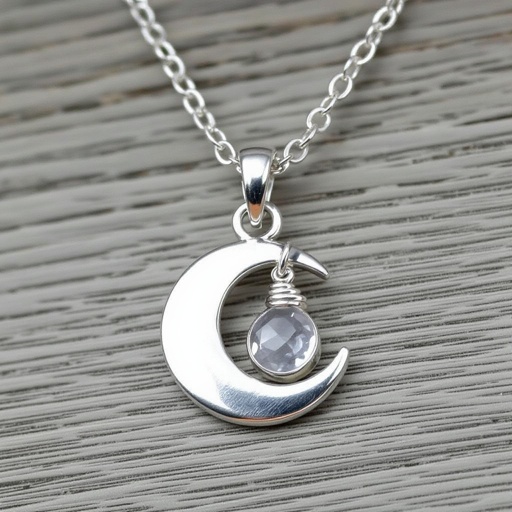 Луна полумесяцем и маленький в виде кристала лунный камень подвеска