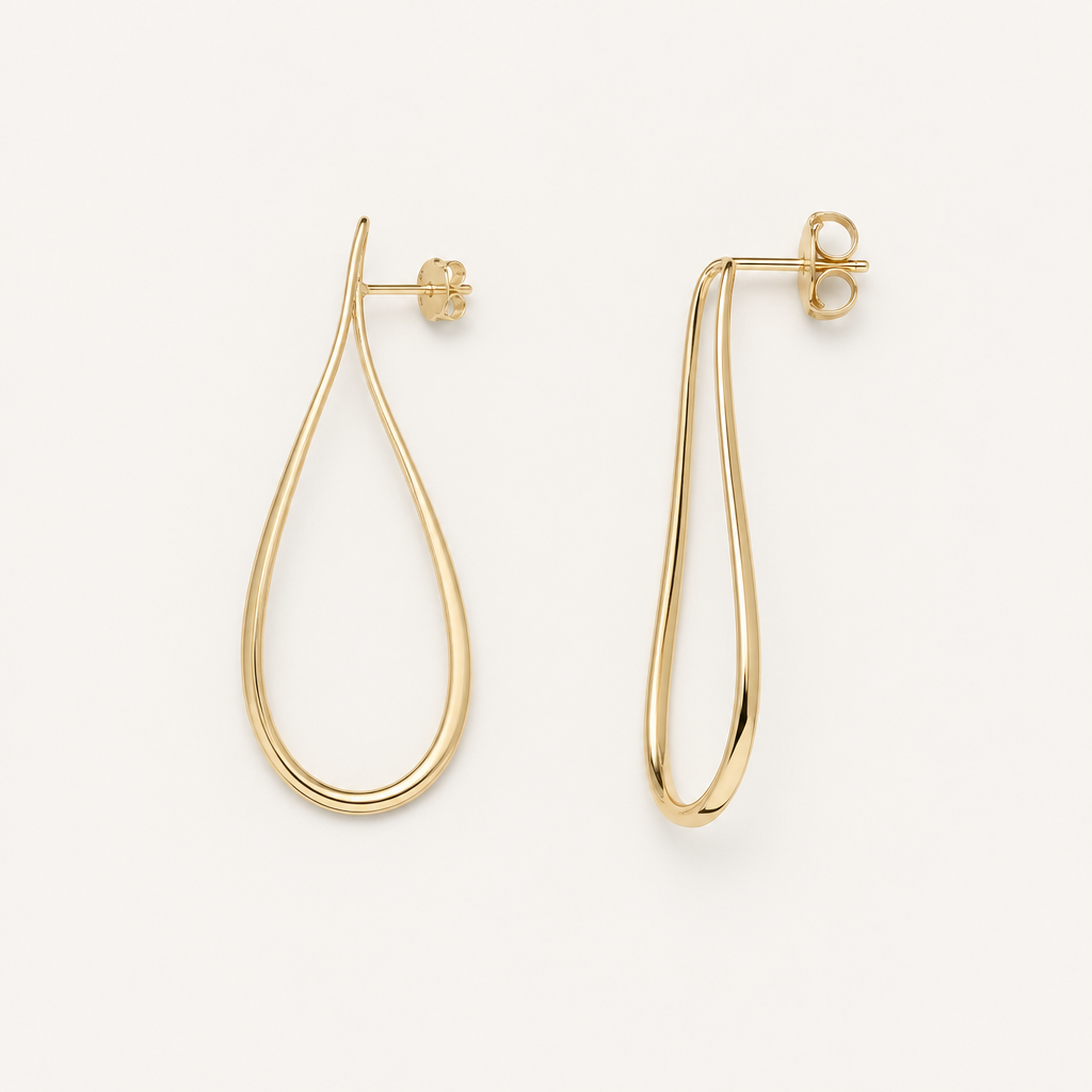 A minimalist women's earrings made of gold suitable for daily wear. 섬세한라인 여성스러운
photorealistic jewelry design, A minimalist women's earrings made of gold suitable for daily wear. 섬세한라인 여성스러운, minimalist style, just the design no text