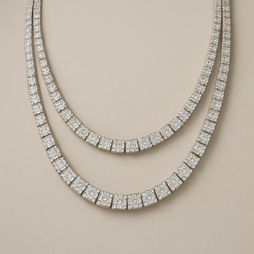 ثلاث سلاسل في سلسله واحده مرصعه بالالماس يكون الالماس مربع صغير