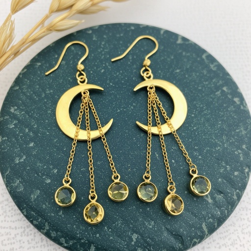 Золотые серьги полумесяц вертикальный 2 см, сверху крепится к швензе. От полумесяца идет три цепочки золотого цвета, у каждой на конце камушек цитрит