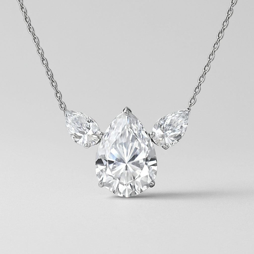 ביקשתי רק 7 קראט באמצע ובשני הצדדים למעלה יותר 2 קראט בכל צד שוכב לצד יהלומי טיפה בשרשרת מולחמים יותר למעלה  בלי באזל ושהיהלומיפ בצדדים שוכבים לצד מצוין יותר למעלה בשרשרת  וברוז יהלומי טיפה      