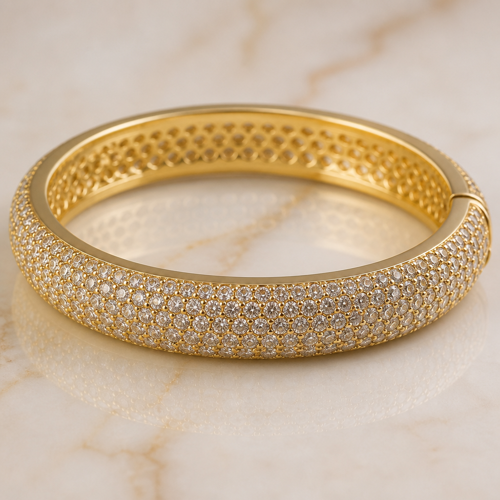 bracciale bangles spesso circa 1 cm in oro con pietre piccoline
photorealistic jewelry design, bracciale bangles spesso circa 1 cm in oro con pietre piccoline , just the design no text