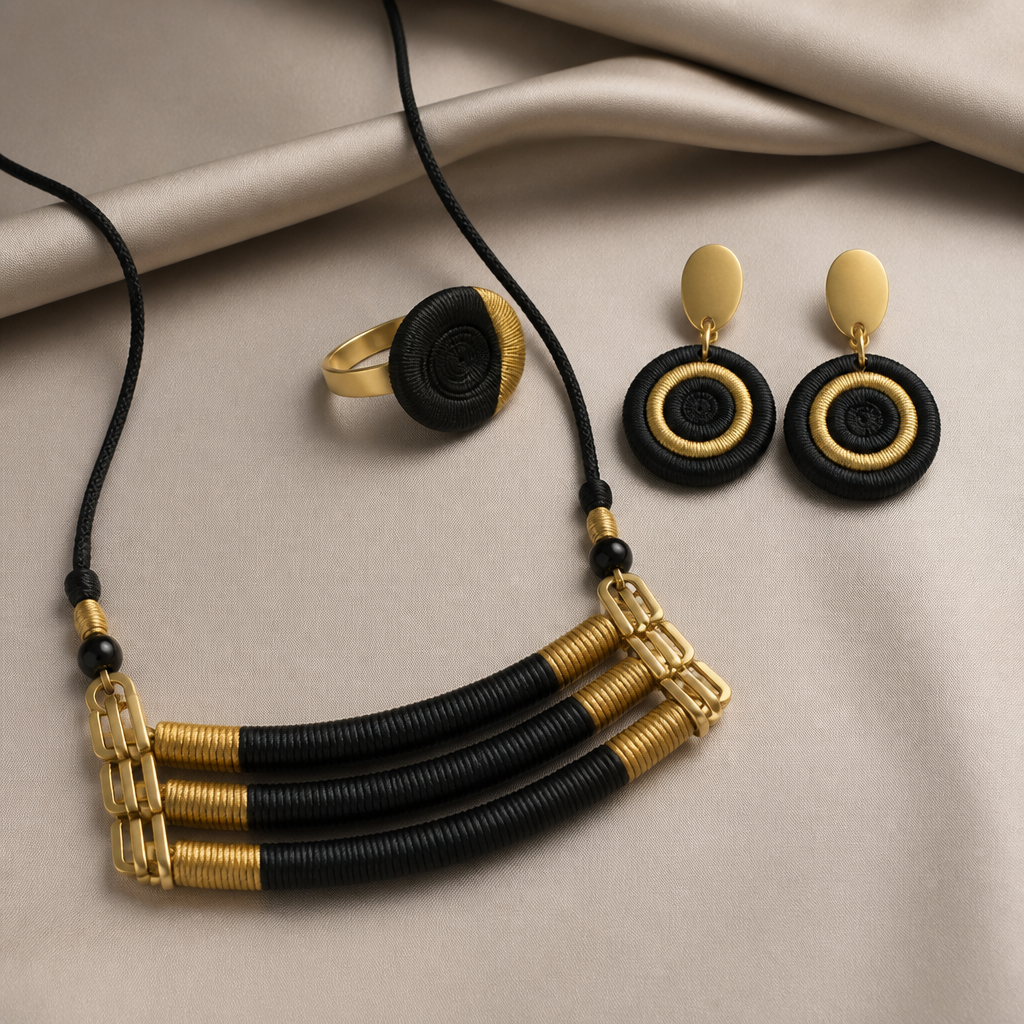 A women's ring. quiero otro collar estilo bandeja de tres líneas con colores negro y dorado también los aretes recuerda que tieen que ser de material tagua con hilo bordados
photorealistic jewelry design, A women's ring. quiero otro collar estilo bandeja de tres líneas con colores negro y dorado también los aretes recuerda que tieen que ser de material tagua con hilo bordados, modern style, just the design no text