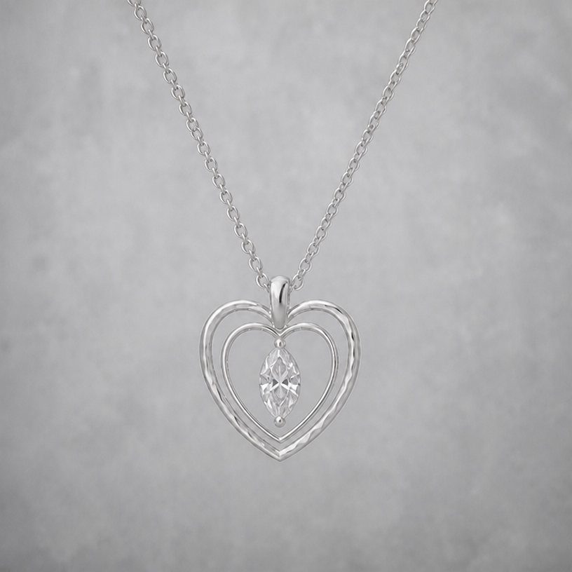 grossir la marquise
edit the attached jewelry design with these instructions: grossir la marquise. keep it photorealistic, just the design no text