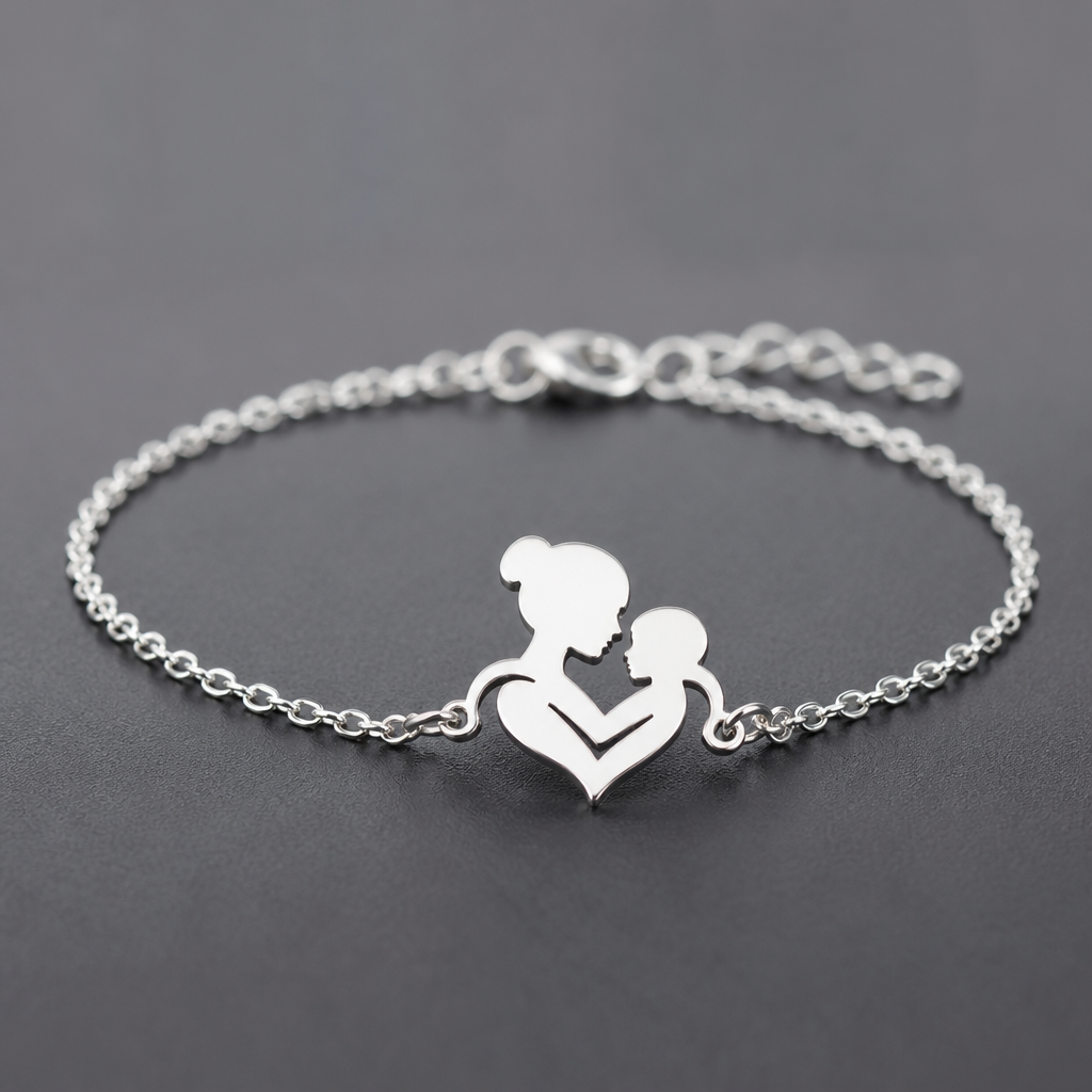 Écrit Momy derrière un bracelet en argent avec un symbole au près qui tient à son gars
photorealistic jewelry design, Écrit Momy derrière un bracelet en argent avec un symbole au près qui tient à son gars , just the design no text