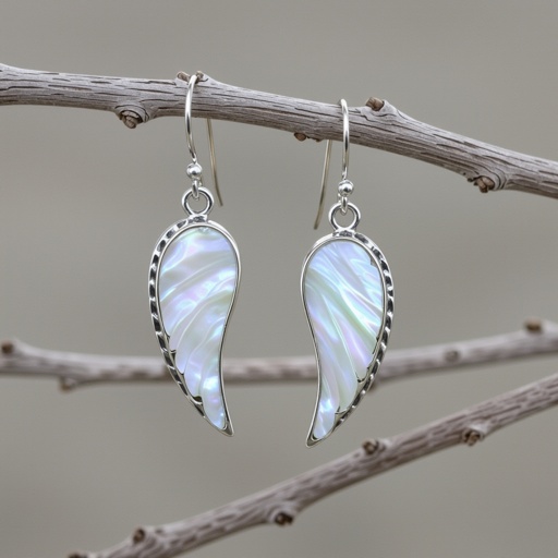 Серьги серебряные в виде белого крыла ангела из перламутра 