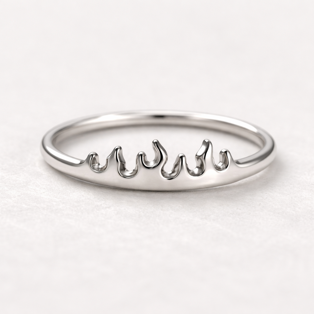 A minimalist women's ring made of silver suitable for daily wear. anel com chamas de fogo uma ao lado da outra