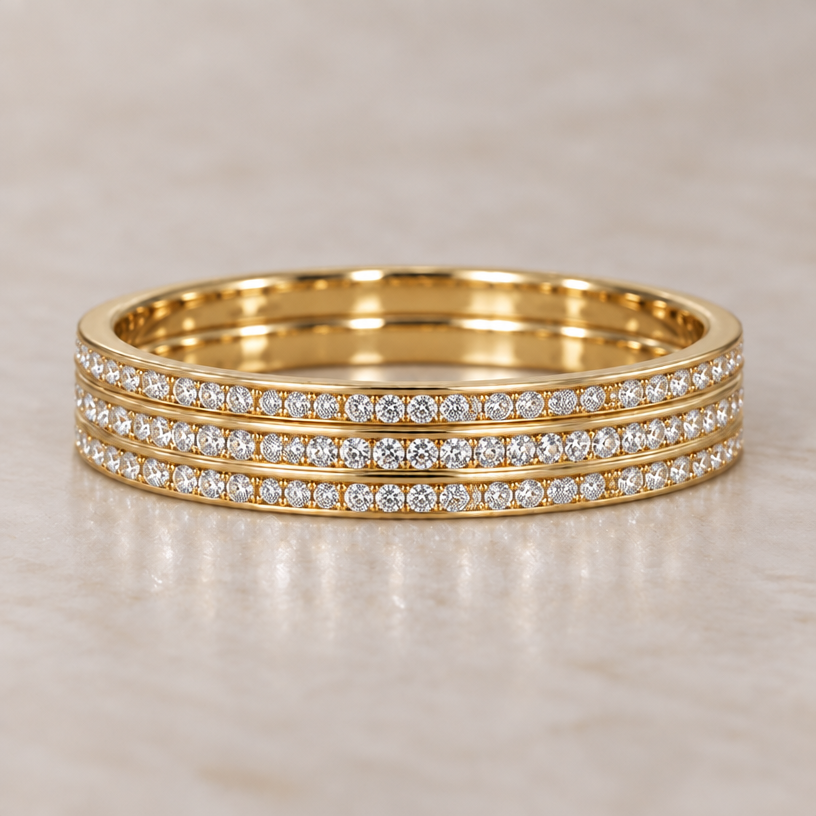 now keep eveyrthing the same but ;et the diamonds follow a pattern: 3 diamonds the same size as in the pcture and then 3 smaller size diamonds. the same for all 3 bands
now keep eveyrthing the same but ;et the diamonds follow a pattern: 3 diamonds the same size as in the pcture and then 3 smaller size diamonds. the same for all 3 bands