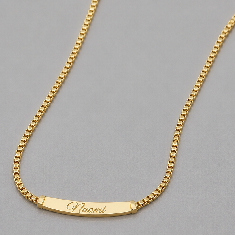 solo con una placa lisa y con el nombre Naomi grabado
edit the attached jewelry design with these instructions: solo con una placa lisa y con el nombre Naomi grabado. keep it photorealistic, just the design no text