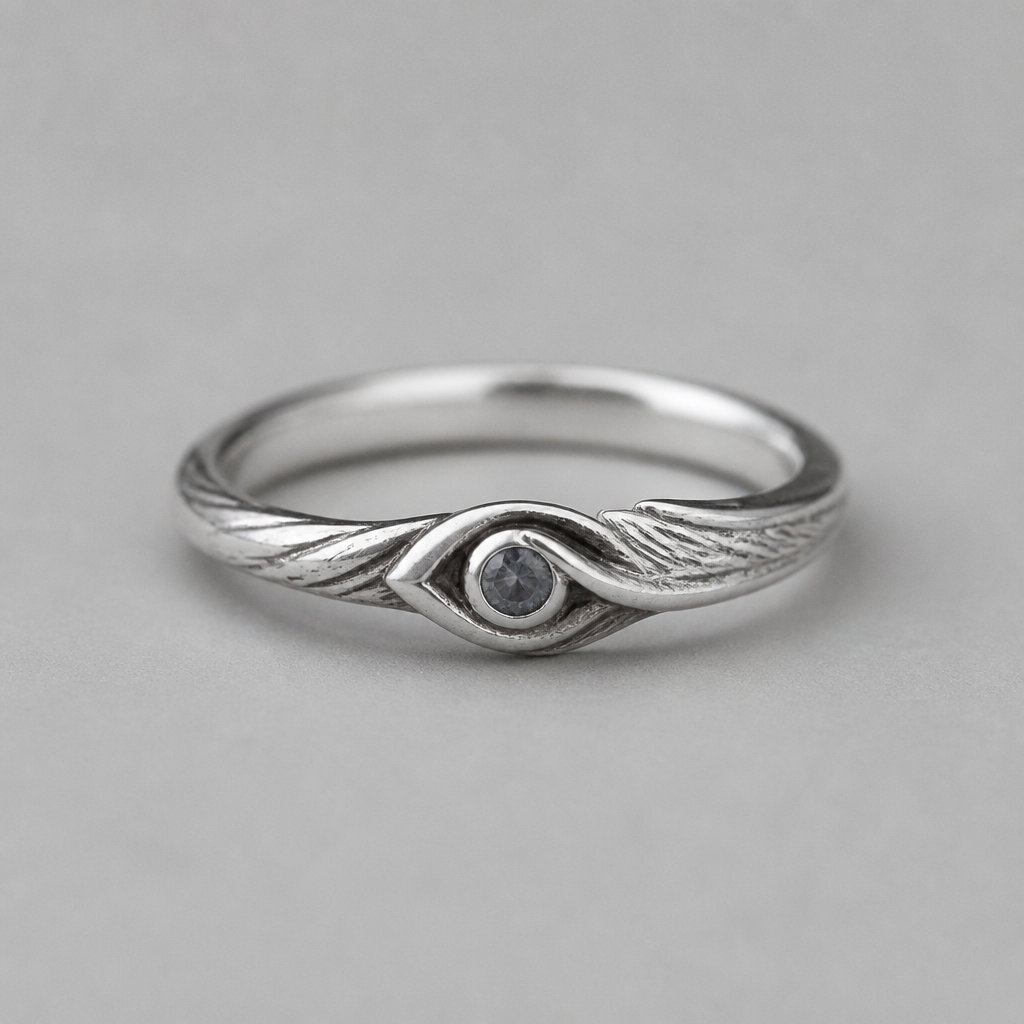 Fais moi une bague avec une seule pierre ( peu importe la géométrie) qui fais pas plus de 3 mm. L’inspiration de la bague c’est le faucon pèlerin et elle doit être en argent