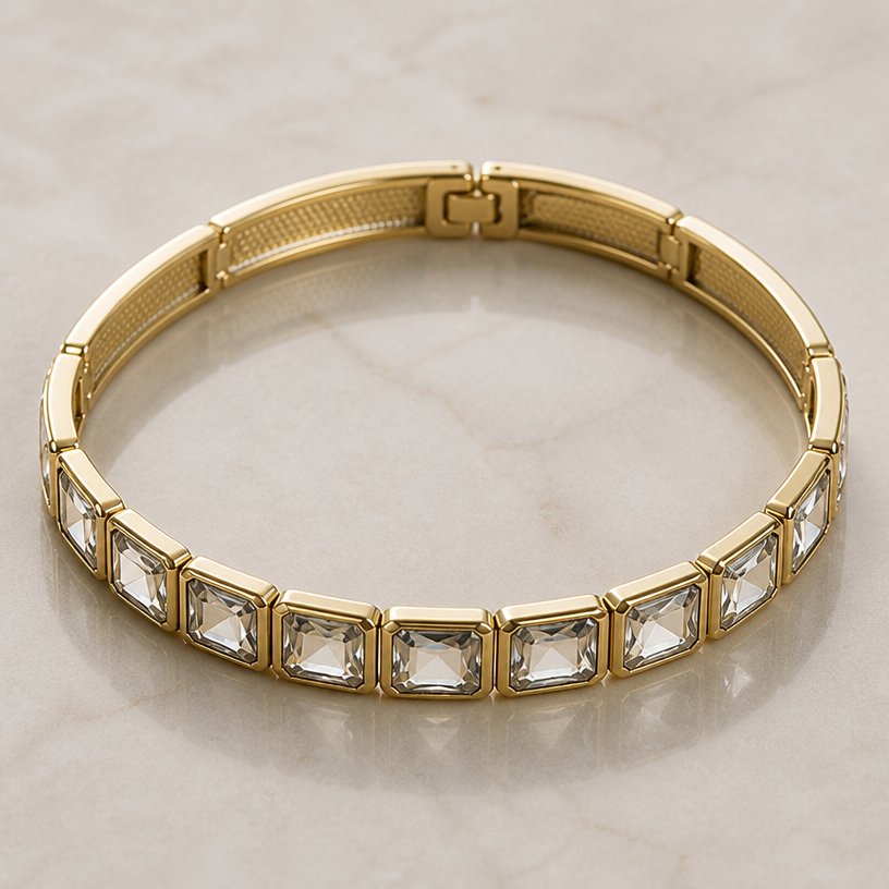 A women's bracelet. foto da peçq