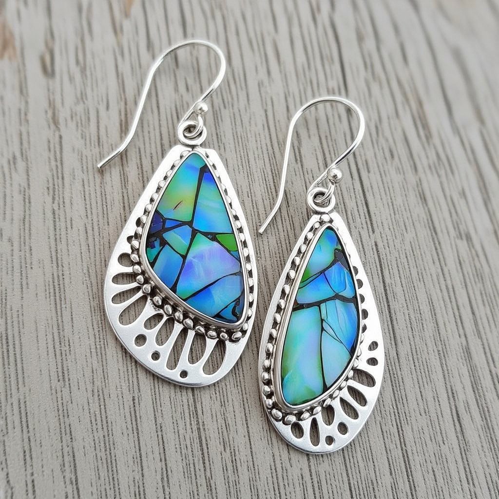 Серьги серебряные в виде бирюзового с переливами половины крыла бабочки из перламутра 