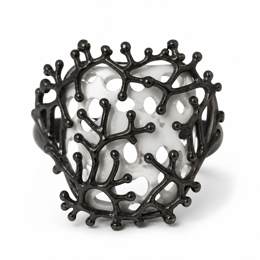 A women's ring. frente de anillo, 2x2cm, en negro metal y en blanco calado, diseño contemporáneo
photorealistic jewelry design, A women's ring. frente de anillo, 2x2cm, en negro metal y en blanco calado, diseño contemporáneo, modern style, just the design no text
