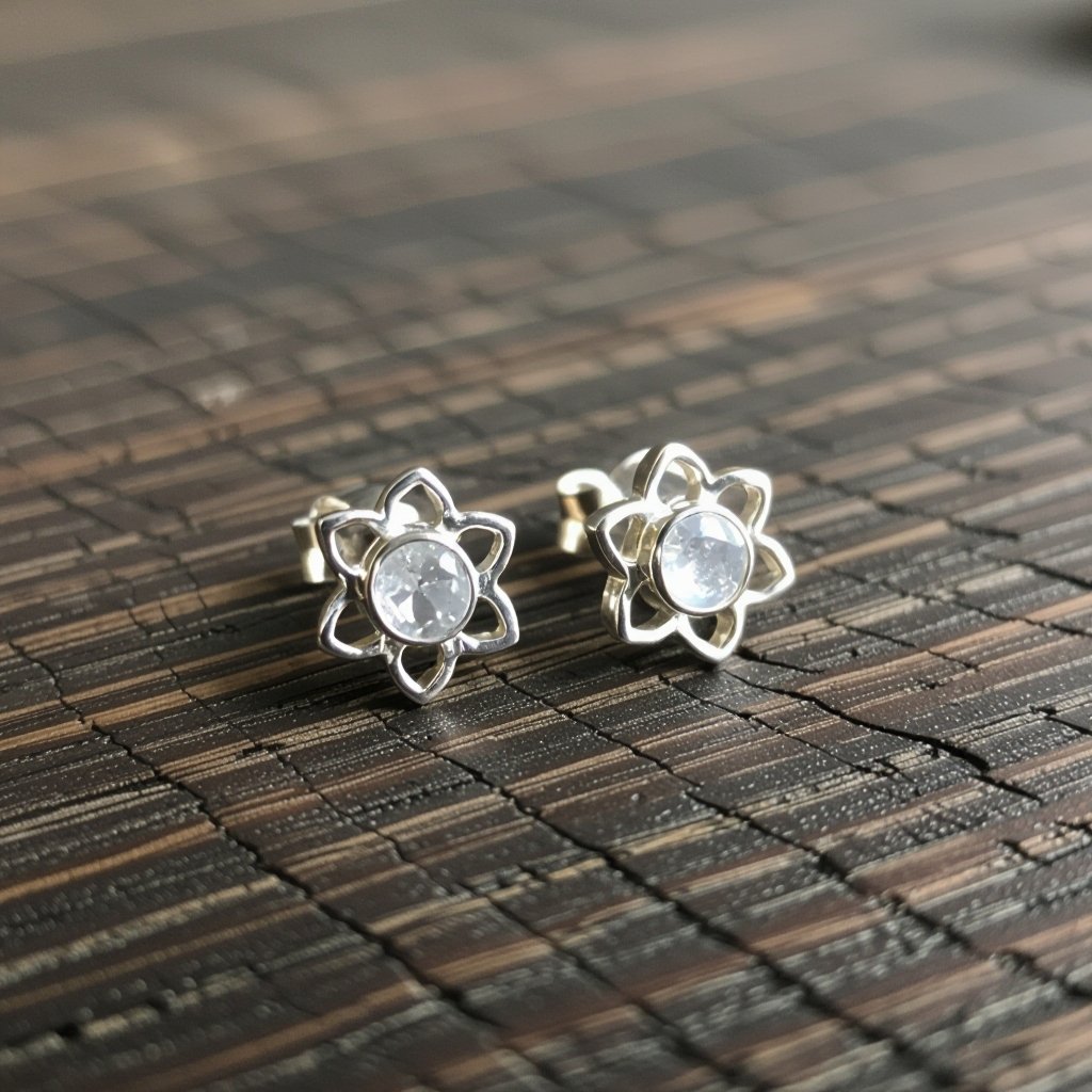 Серьги серебро изящный маленький лотос с необработанным хрусталем в центре