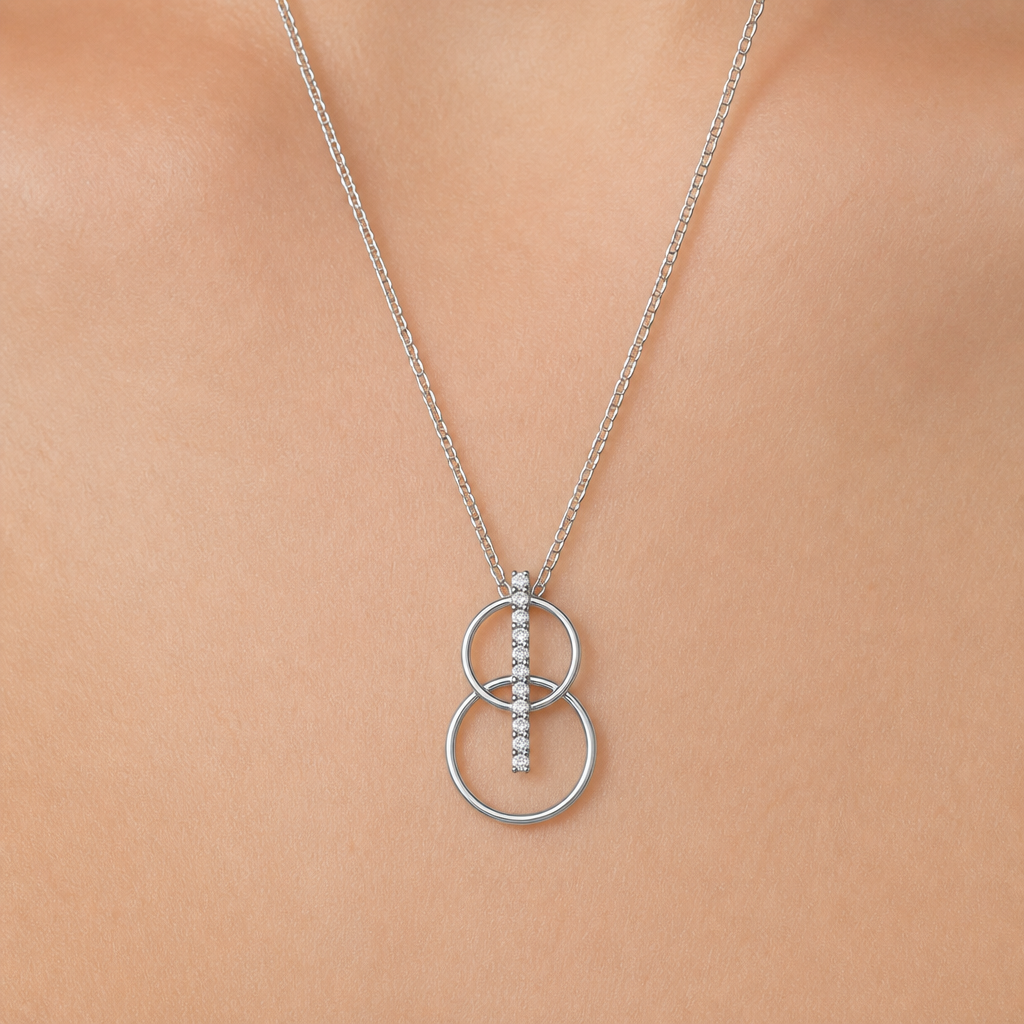 A women's pendant made of silver. collier avec 2 cercles fin, un par dessus l'autre,sans diamand, cercle du dessus plus petit, relié par une ligne de diamands qui est dans les cercles, cercles superposé haut en bas, design petit
photorealistic jewelry design, A women's pendant made of silver. collier avec 2 cercles fin, un par dessus l'autre,sans diamand, cercle du dessus plus petit, relié par une ligne de diamands qui est dans les cercles, cercles superposé haut en bas, design petit, modern style, just the design no text