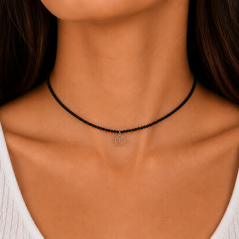 good, now make it better quality so I don't see any pixels and do the same thing as before (change the length of the necklace by 5 cm shorter so it has 35 cm length)