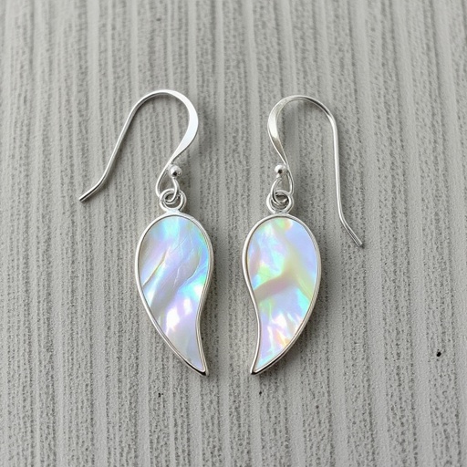 Серьги серебряные в виде белого крыла ангела из перламутра 