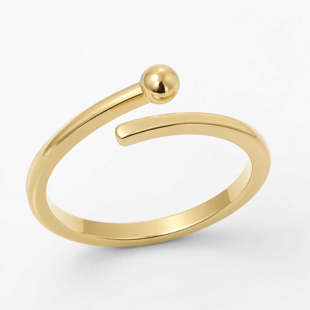 A minimalist women's ring made of gold. anillo para grado de mujer