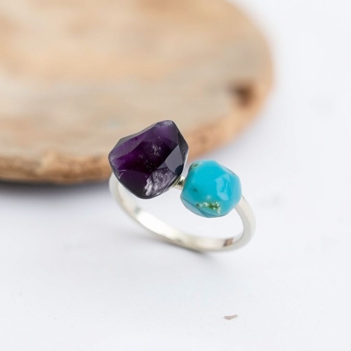 Design silver adjustable ring, use minimum silver, use 2 or 3 raw natural gemstones 