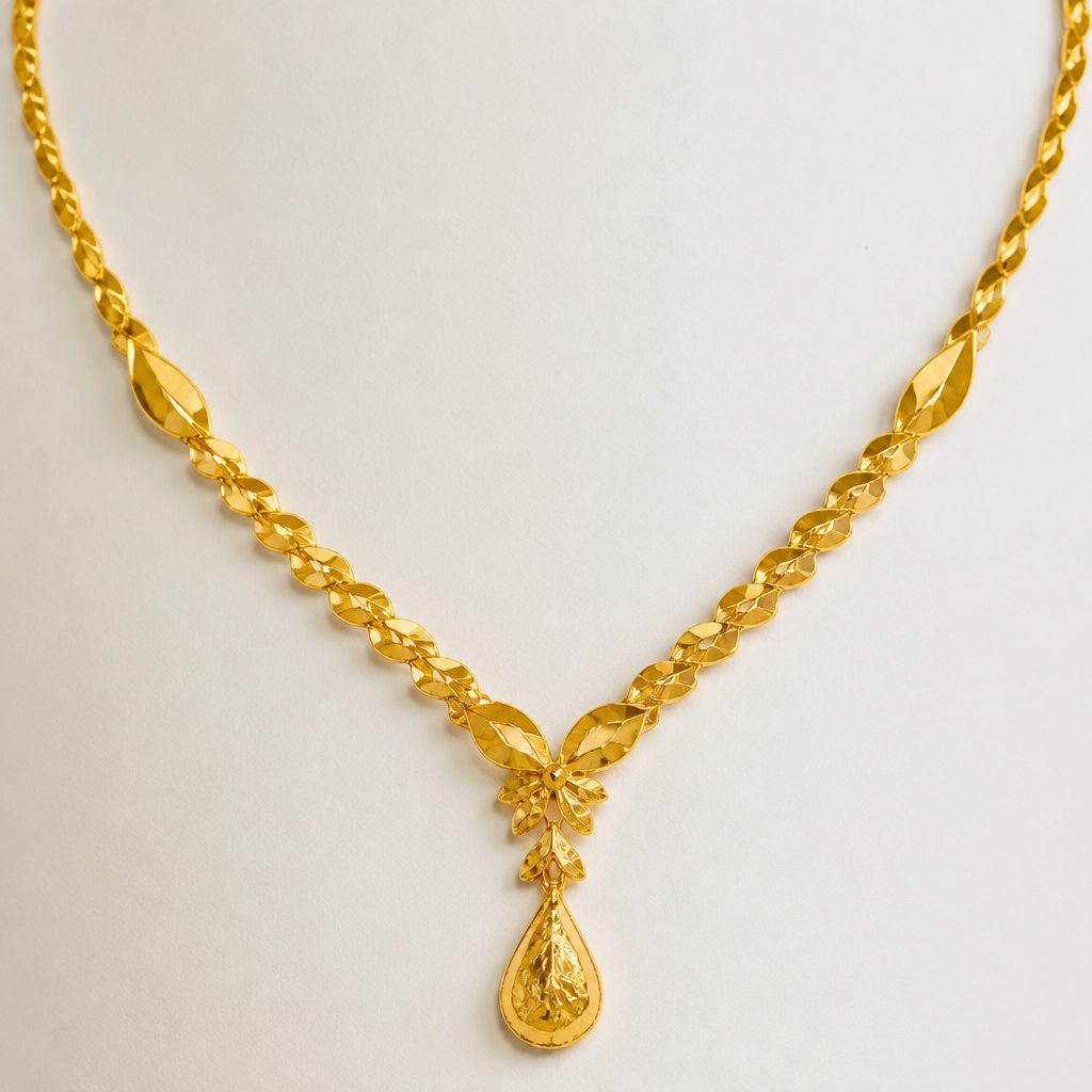 22 ct.gold neckless with butty in culcutty desine
photorealistic jewelry design, just the design, no text, 22 ct. gold necklace with butty in culcutty design.