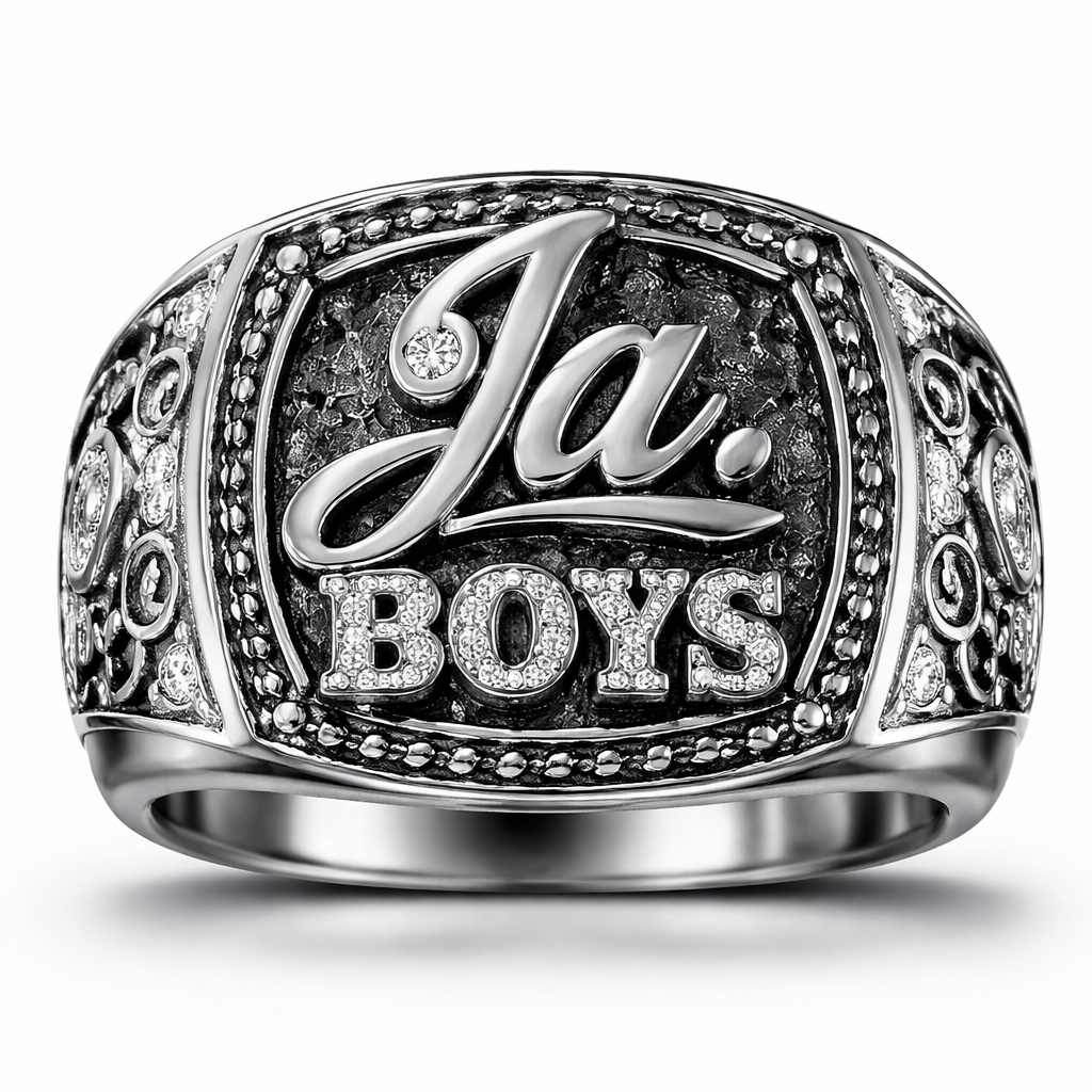Siver and on it it says Ja boys ring